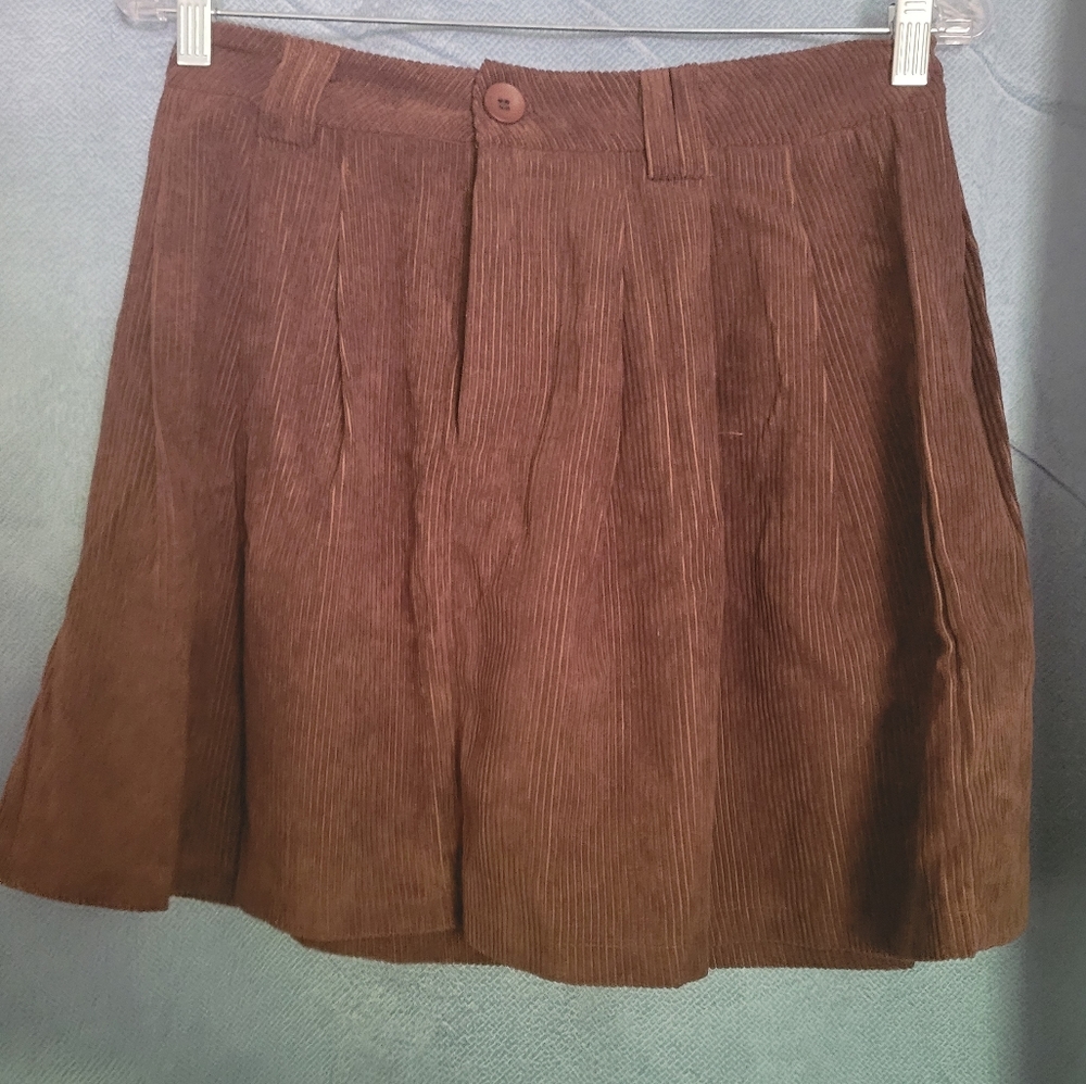 Brown pleated skirt